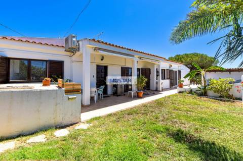 Moradia T3 em estilo tradicional português perto da Quinta do Lago