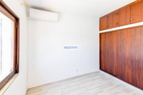 Moradia T3 em estilo tradicional português perto da Quinta do Lago