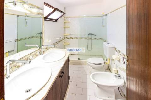 Moradia T3 em estilo tradicional português perto da Quinta do Lago