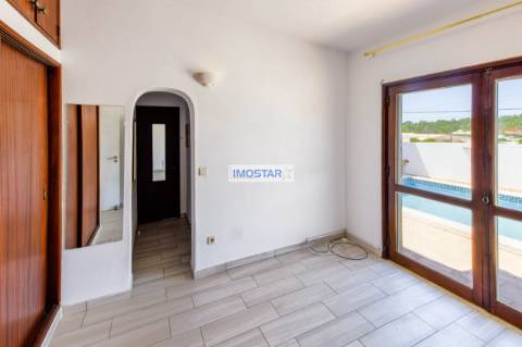 Moradia T3 em estilo tradicional português perto da Quinta do Lago