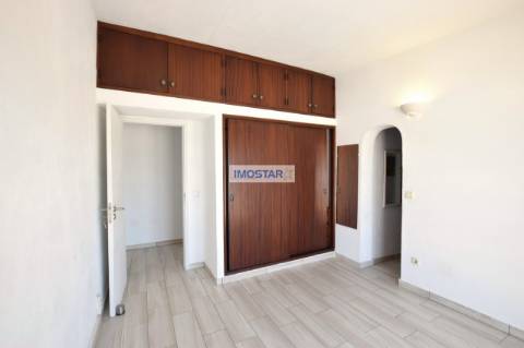 Moradia T3 em estilo tradicional português perto da Quinta do Lago
