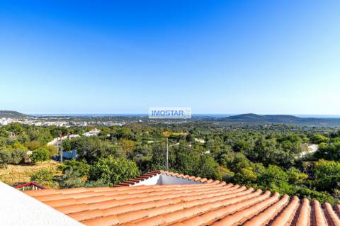Deslumbrante Villa T4 em amplo terreno com ruínas em Loulé