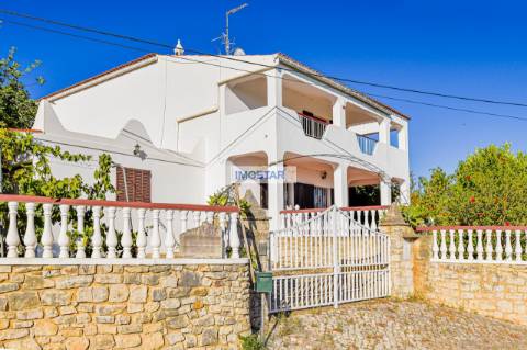 Deslumbrante Villa T4 em amplo terreno com ruínas em Loulé