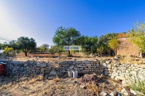 Deslumbrante Villa T4 em amplo terreno com ruínas em Loulé
