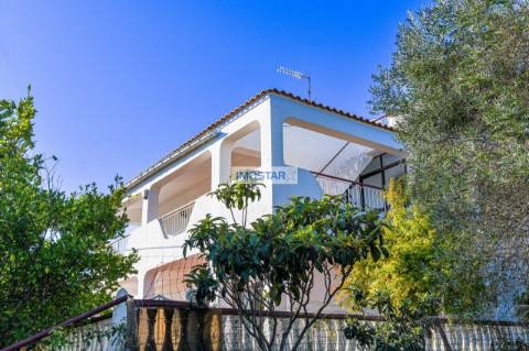 Deslumbrante Villa T4 em amplo terreno com ruínas em Loulé