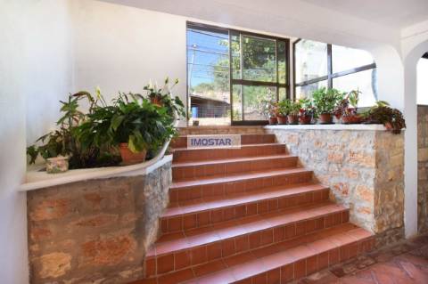 Deslumbrante Villa T4 em amplo terreno com ruínas em Loulé