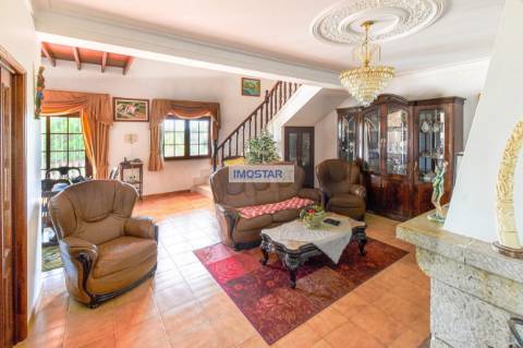 Deslumbrante Villa T4 em amplo terreno com ruínas em Loulé