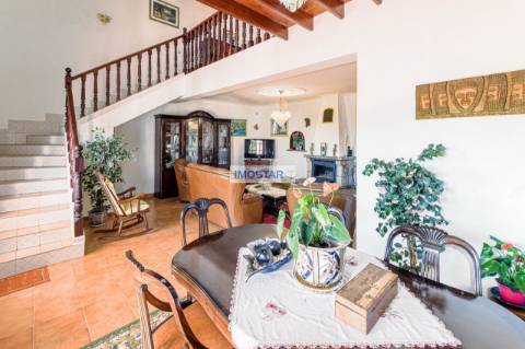 Deslumbrante Villa T4 em amplo terreno com ruínas em Loulé