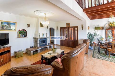 Deslumbrante Villa T4 em amplo terreno com ruínas em Loulé