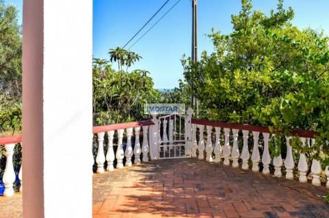 Deslumbrante Villa T4 em amplo terreno com ruínas em Loulé