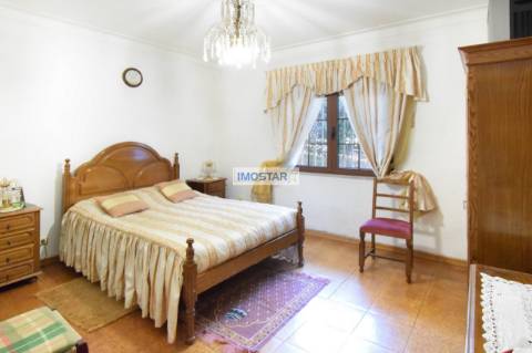 Deslumbrante Villa T4 em amplo terreno com ruínas em Loulé