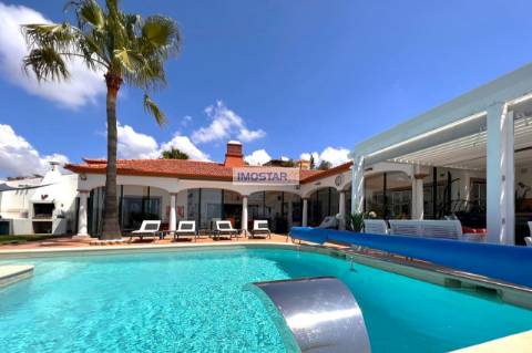 Villa T4 com deslumbrantes vistas panorâmicas do oceano em Boliqueime