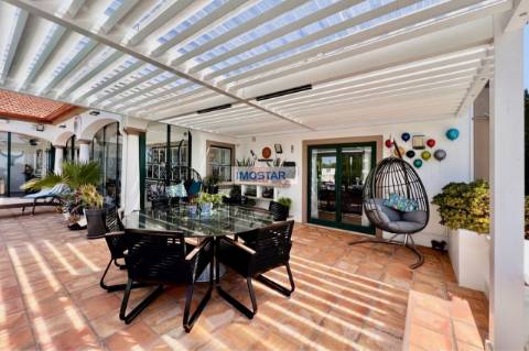 Villa T4 com deslumbrantes vistas panorâmicas do oceano em Boliqueime