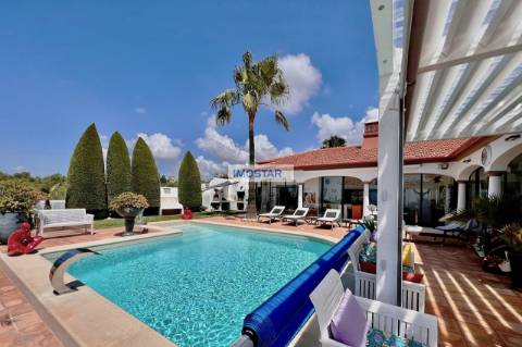 Villa T4 com deslumbrantes vistas panorâmicas do oceano em Boliqueime