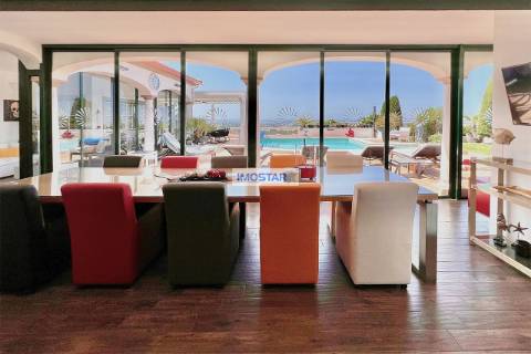 Villa T4 com deslumbrantes vistas panorâmicas do oceano em Boliqueime