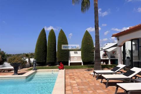 Villa T4 com deslumbrantes vistas panorâmicas do oceano em Boliqueime