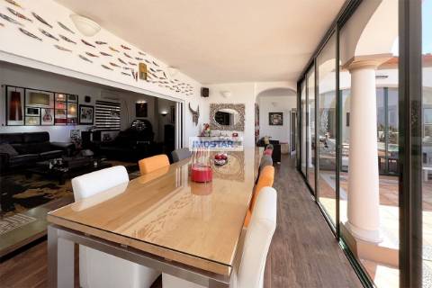 Villa T4 com deslumbrantes vistas panorâmicas do oceano em Boliqueime