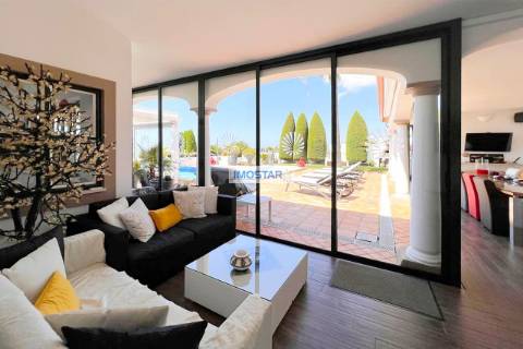 Villa T4 com deslumbrantes vistas panorâmicas do oceano em Boliqueime