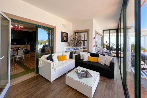 Villa T4 com deslumbrantes vistas panorâmicas do oceano em Boliqueime