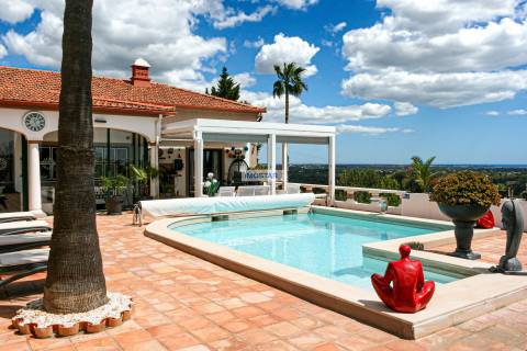 Villa T4 com deslumbrantes vistas panorâmicas do oceano em Boliqueime