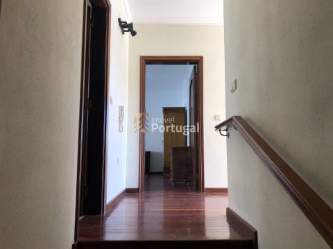 Moradia Individual com Pisos independentes e Piscina no Jardim