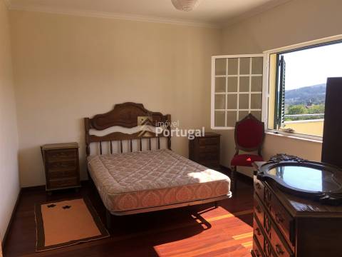 Moradia Individual com Pisos independentes e Piscina no Jardim