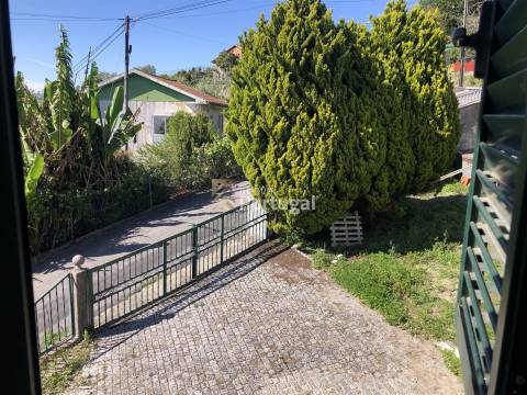 Moradia Individual com Pisos independentes e Piscina no Jardim