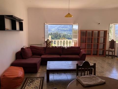 Moradia Individual com Pisos independentes e Piscina no Jardim