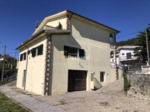 Moradia Individual com Pisos independentes e Piscina no Jardim