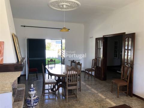 Moradia Individual com Pisos independentes e Piscina no Jardim