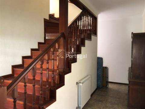 Moradia Individual com Pisos independentes e Piscina no Jardim