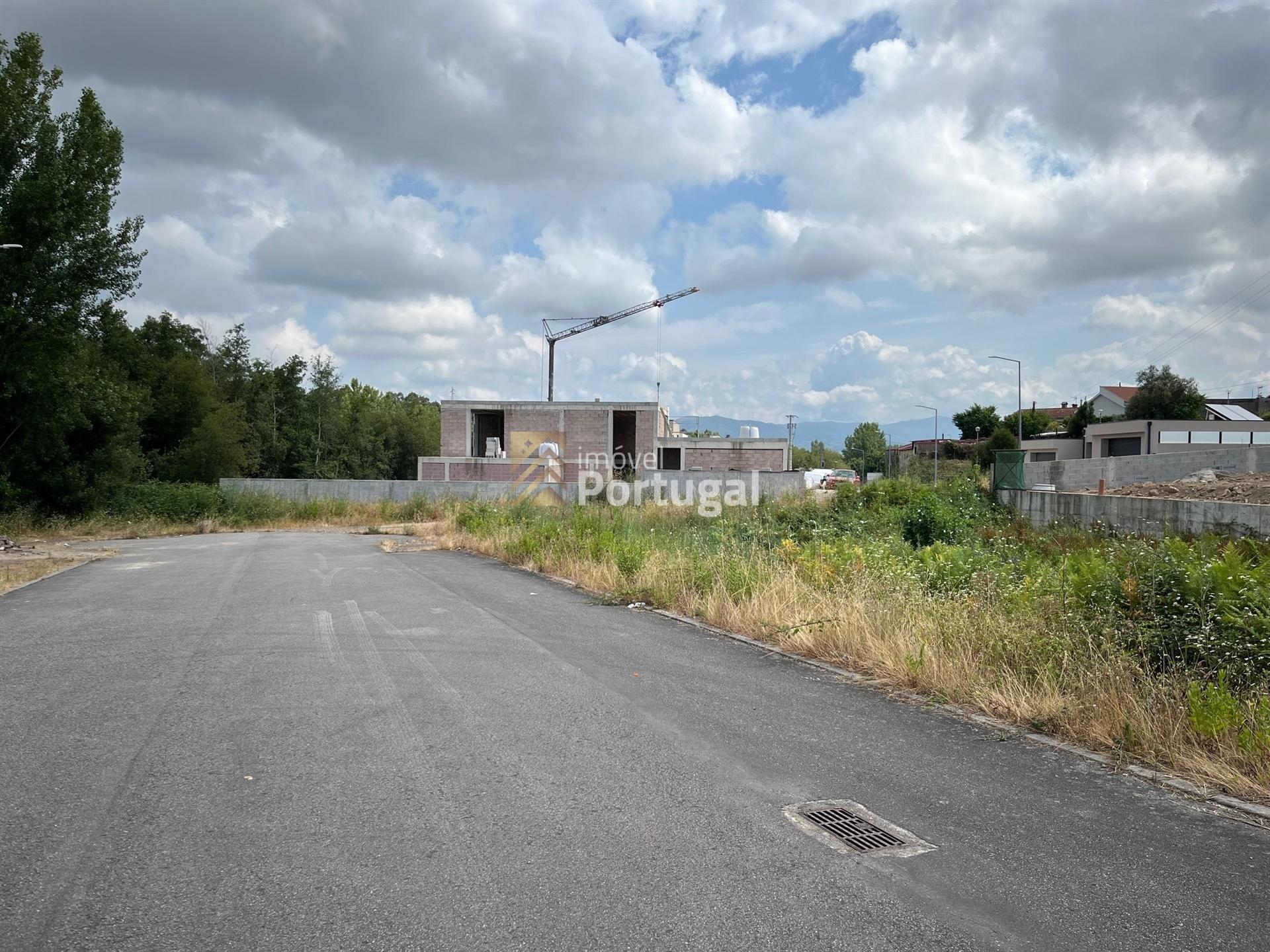 Lote em Gaveto  - Palmeira, Braga