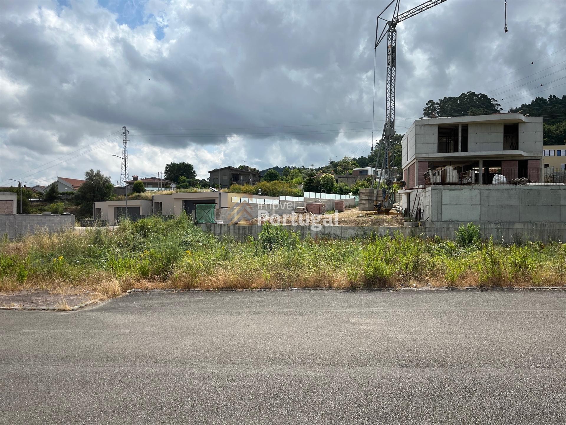 Lote em Gaveto  - Palmeira, Braga