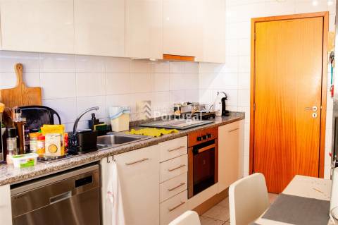 Apartamento T3 com terraço e churrasqueria