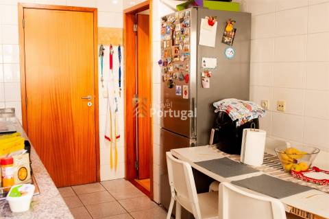 Apartamento T3 com terraço e churrasqueria