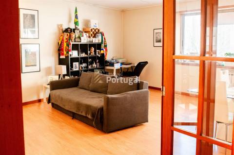 Apartamento T3 com terraço e churrasqueria