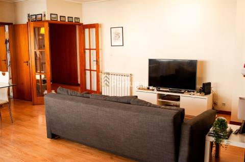 Apartamento T3 com terraço e churrasqueria