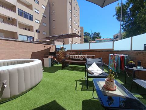 Apartamento T3 com terraço e churrasqueria