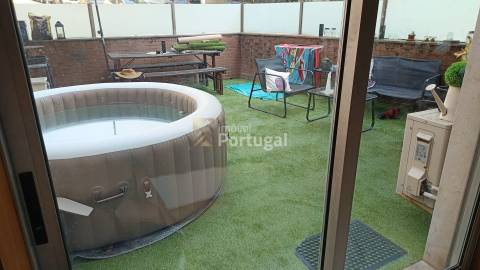 Apartamento T3 com terraço e churrasqueria