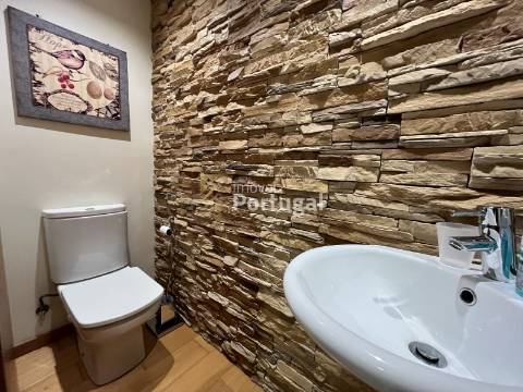 T4 remodelado, mobilado e equipado em plena Avenida