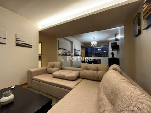 T4 remodelado, mobilado e equipado em plena Avenida