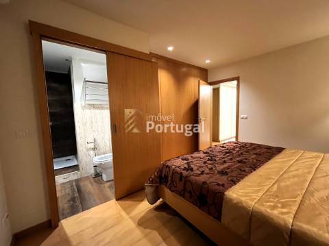 T4 remodelado, mobilado e equipado em plena Avenida