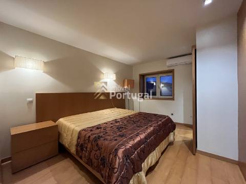 T4 remodelado, mobilado e equipado em plena Avenida