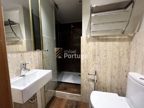 T4 remodelado, mobilado e equipado em plena Avenida