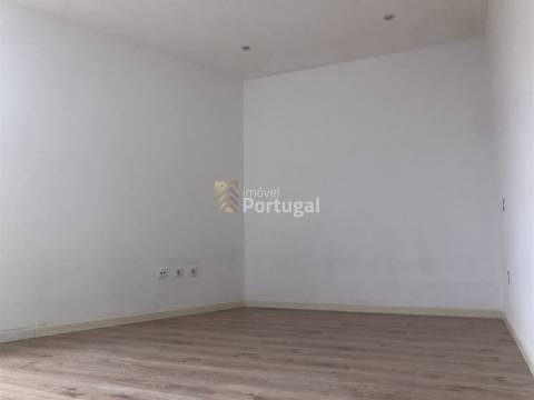 Arrenda Apartamento T2 remodelado, equipado e com garagem