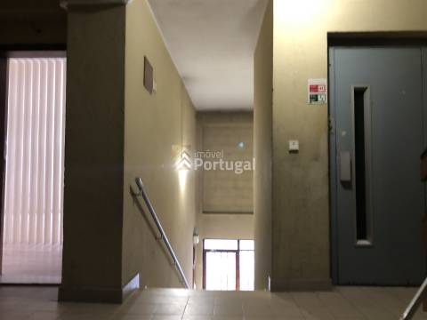 Arrenda Apartamento T2 remodelado, equipado e com garagem