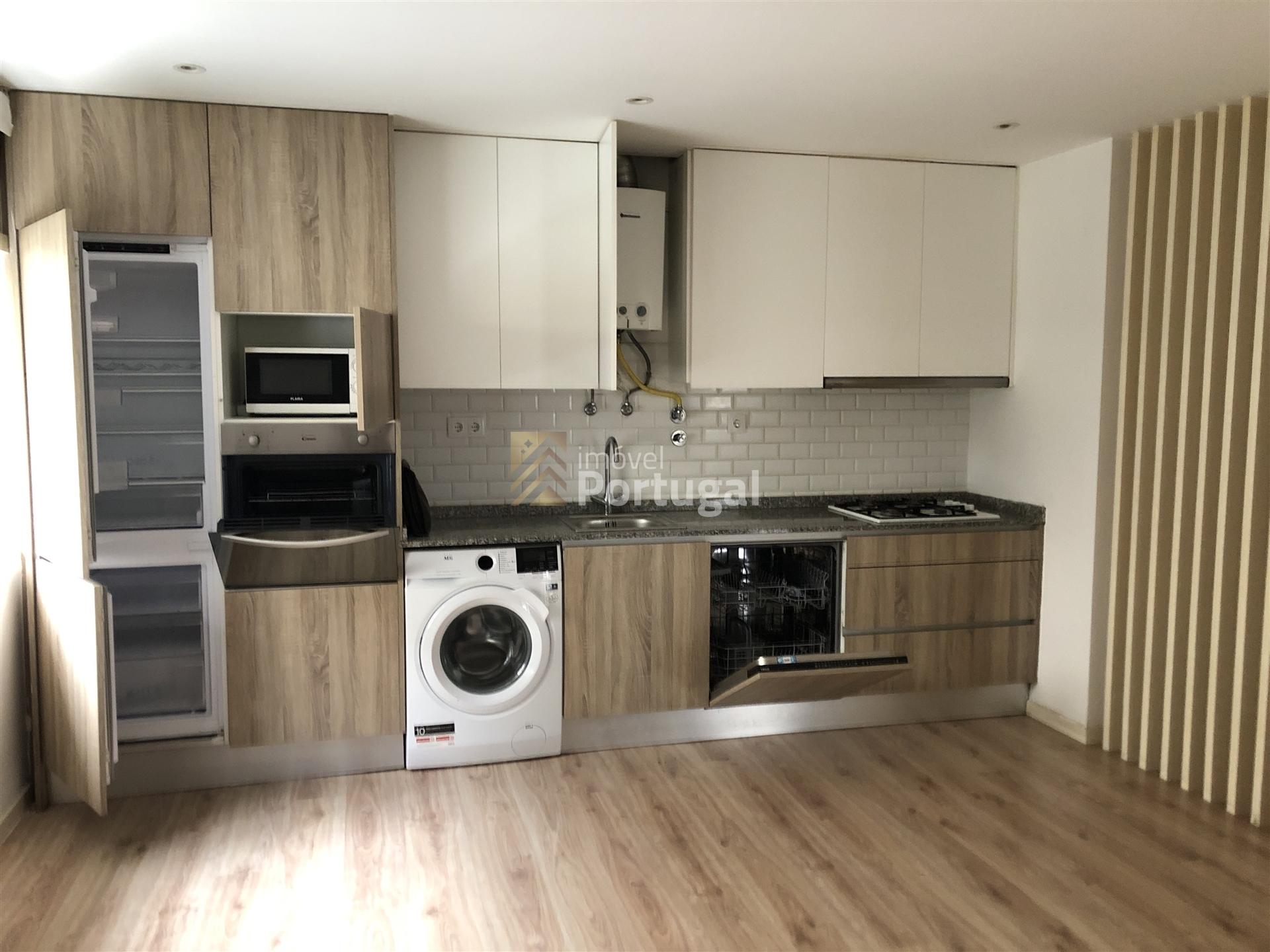 Arrenda Apartamento T2 remodelado, equipado e com garagem