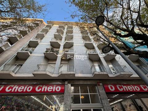 Venda Apartamento T4+2 com 200m²  na Av. da Liberdade