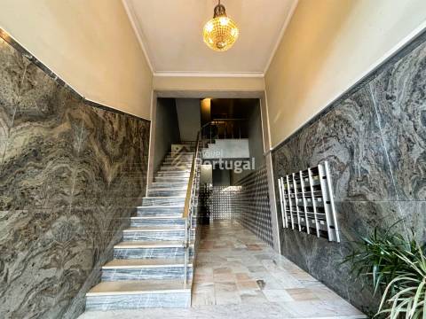 Venda Apartamento T4+2 com 200m²  na Av. da Liberdade