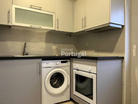 ARRENDA Apartamento T1  Remodelado, Mobilado e Equipado, na Zona do Tribunal